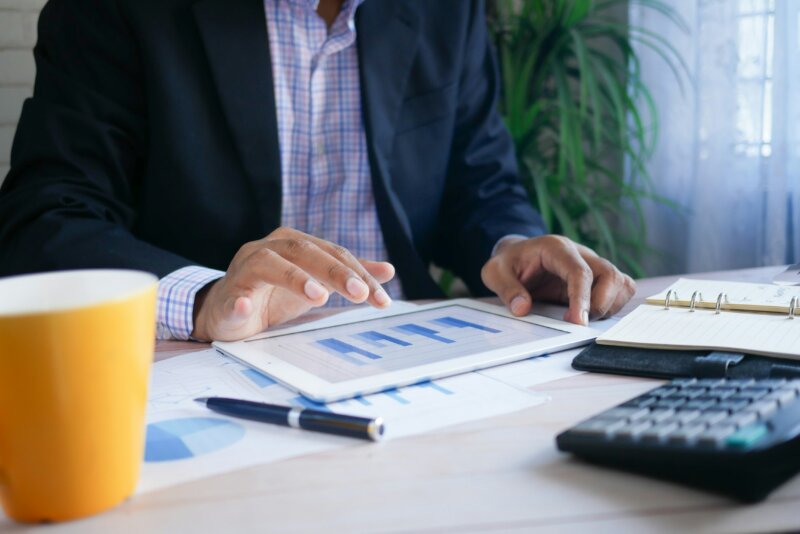 Decision Factors: How to Choose the Right Customer Relationship Management (CRM) Software